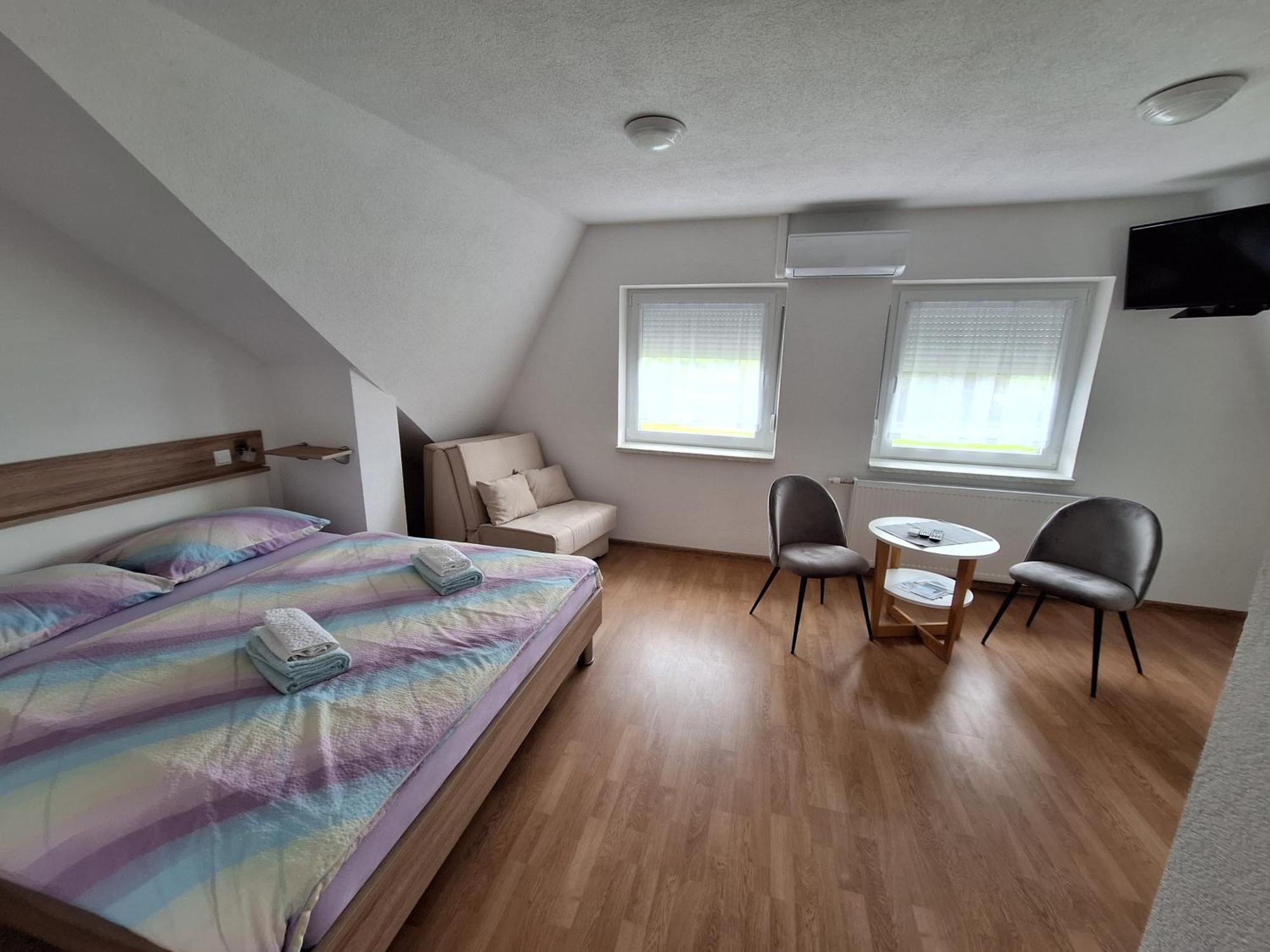 Guesthouse Miha Rakovica Kültér fotó