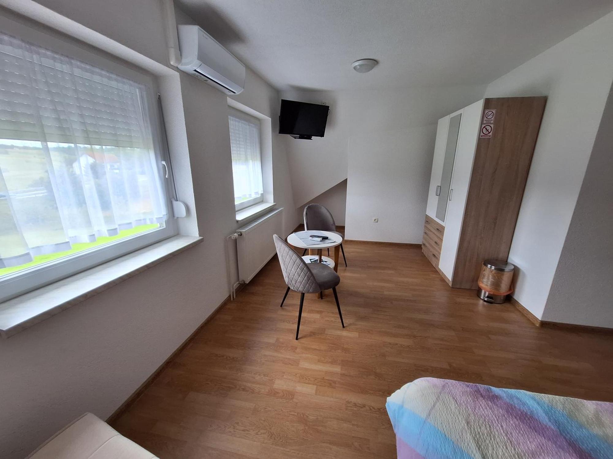 Guesthouse Miha Rakovica Kültér fotó